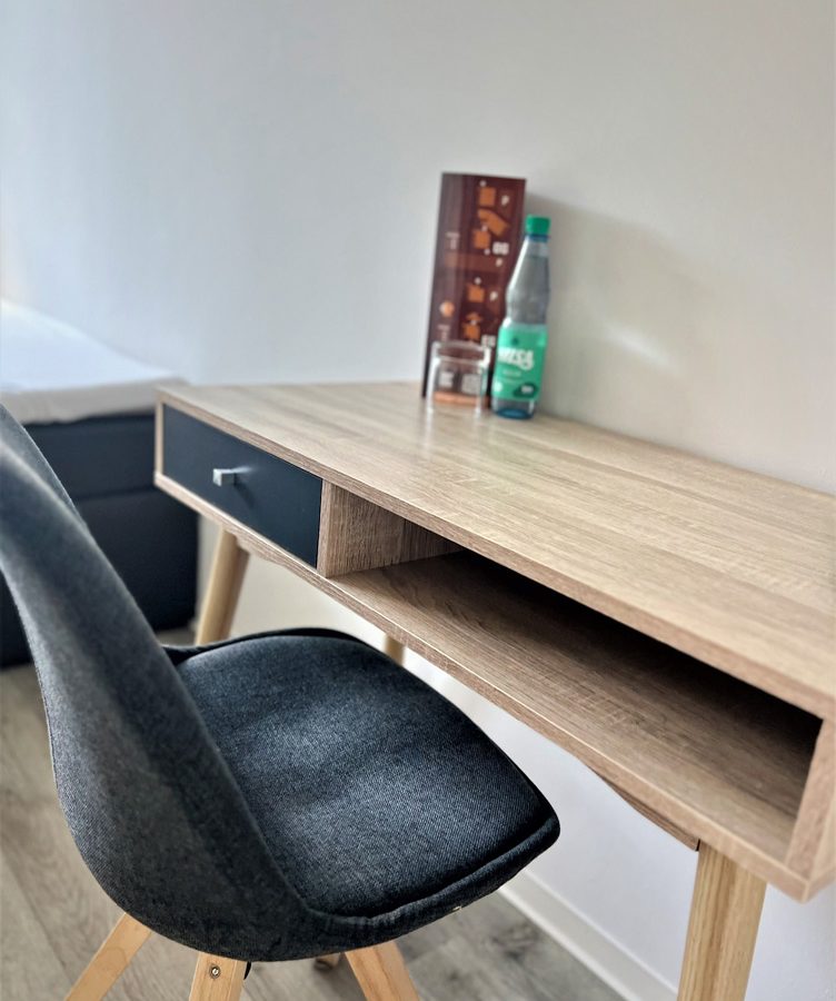 Schreibtisch